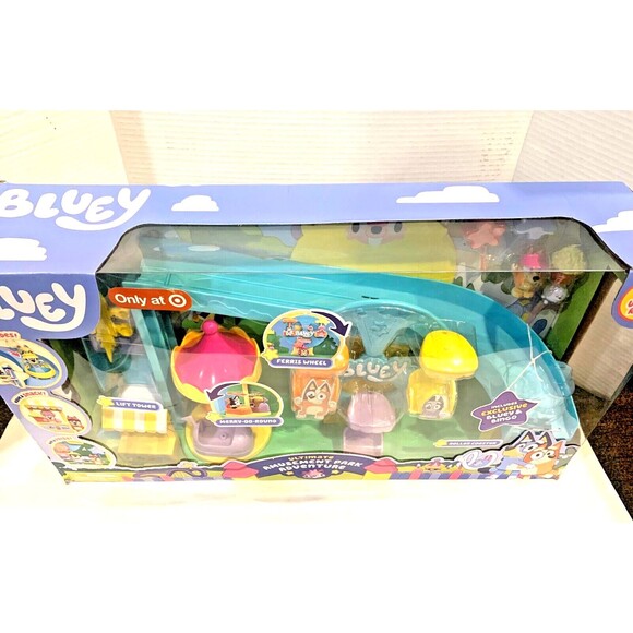 Bluey Beach Amusement Park Playset [12 Figures & Tons of Accessories!] SEE PHOTO - Picture 4 of 5